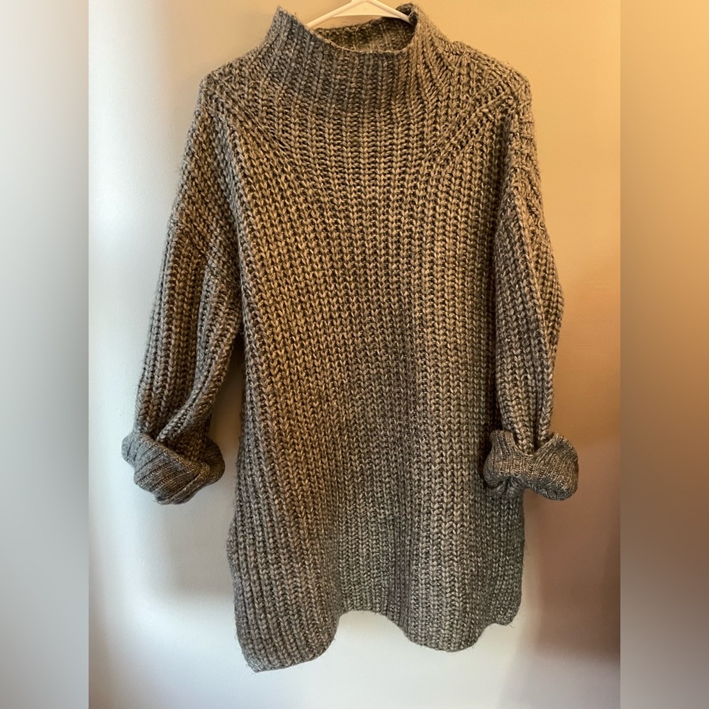 Worthington Gray knit long sweater excellent condition size small